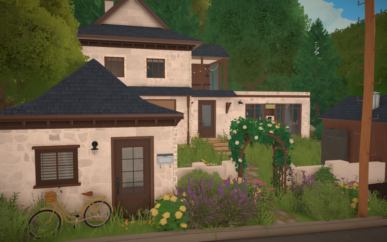Small house with a closed garden and a terrace image 1