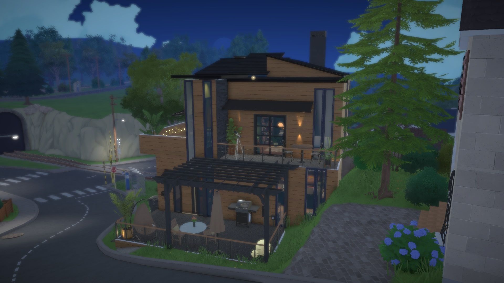Corner of train station - 2br 1ba image 2