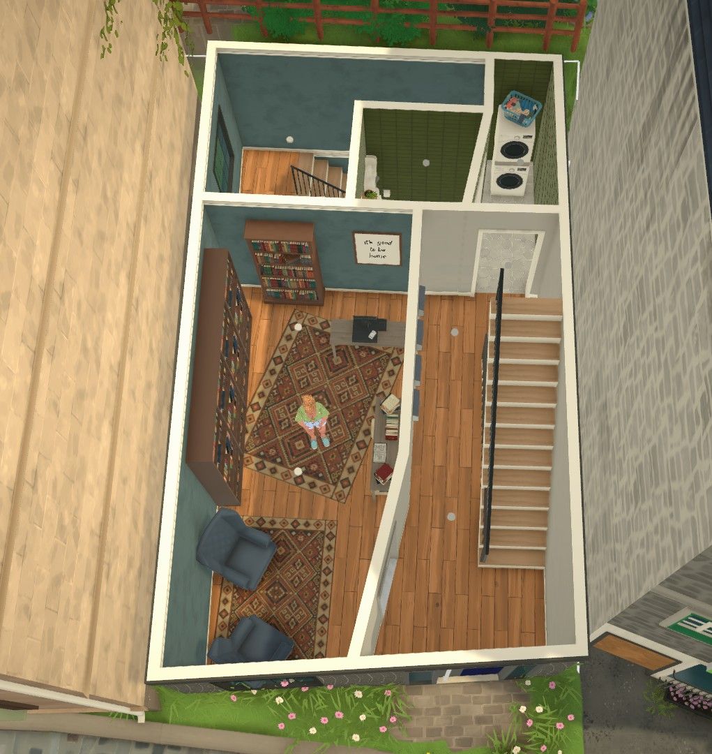 Townhouse with book store/2 apartments image 2