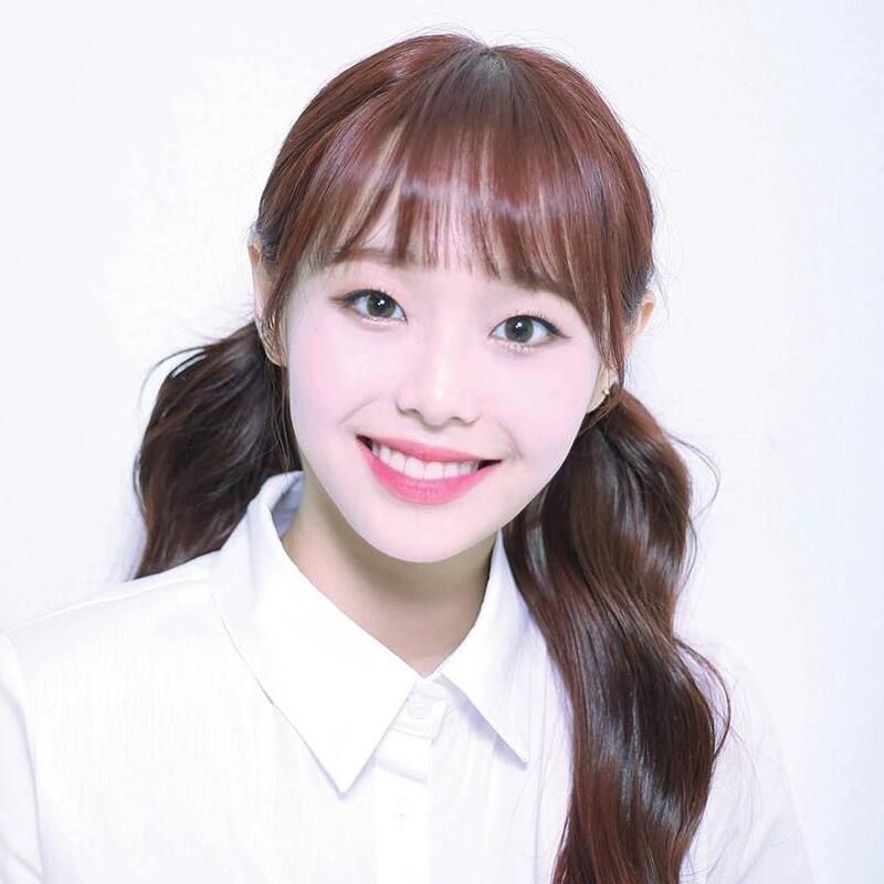 Chuu (Kim Ji-woo) | LOONA | Paralives Household